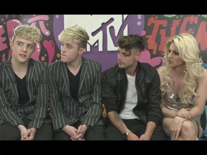 Are jedward in relationships?