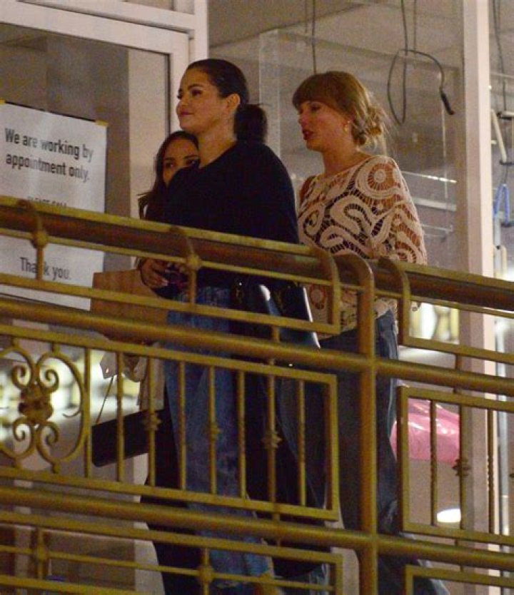 Are selena and taylor friends?