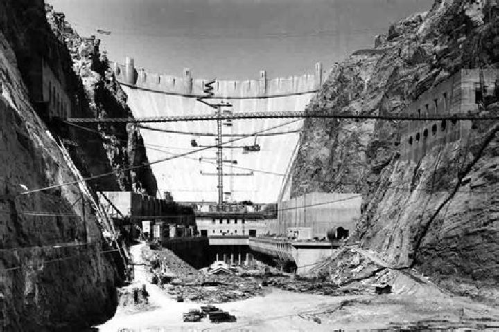 Did bechtel build the hoover dam?