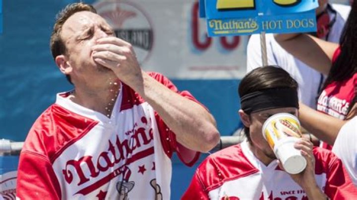 Do competitive eaters throw up after?