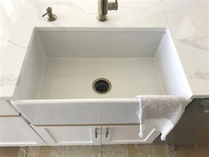 Do fireclay sinks scratch?