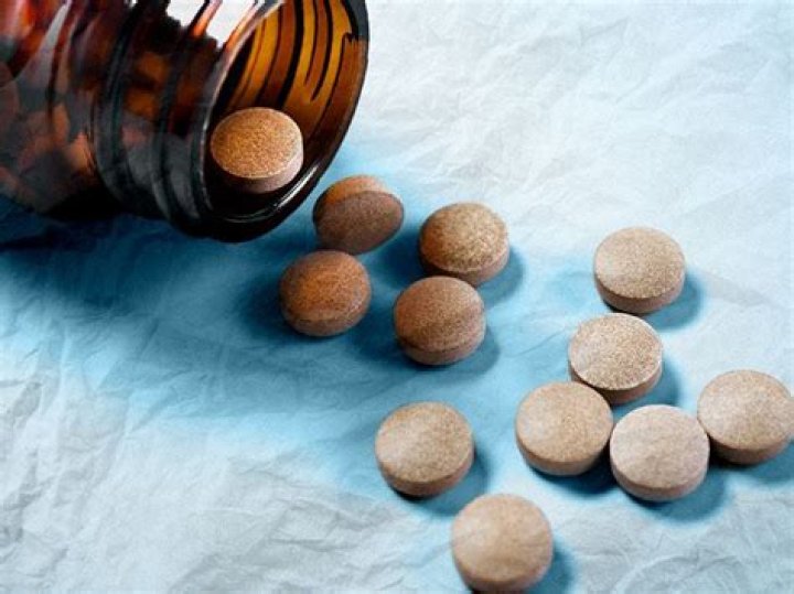 Do iron pills make it hard to poop?