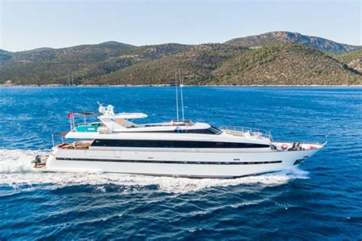 Does mlc apply to private yachts?