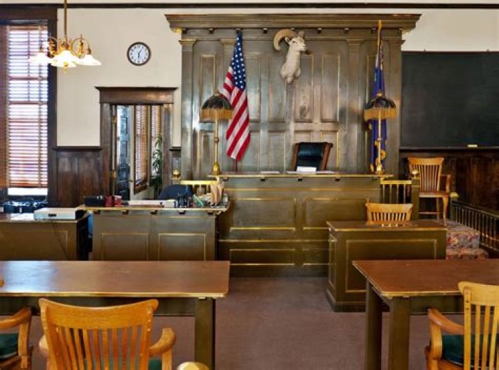 Does tribunal mean court?