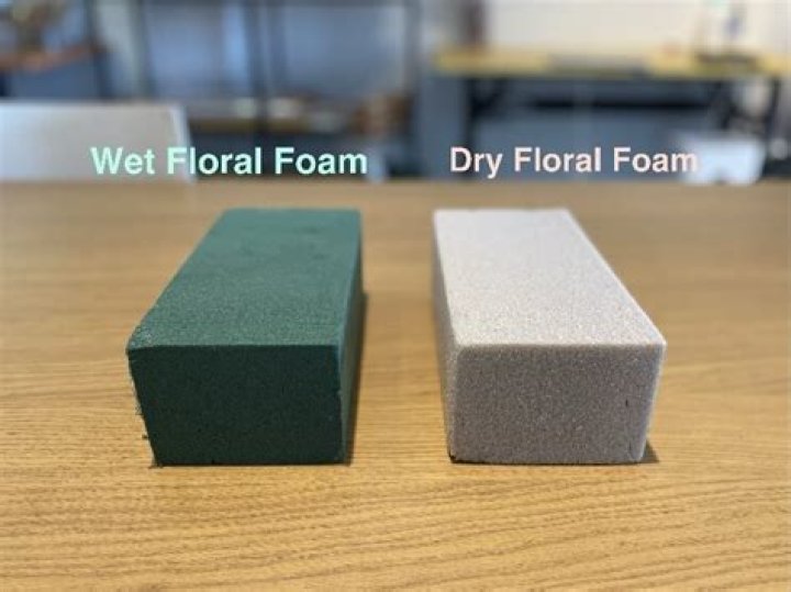 How does floral foam work?