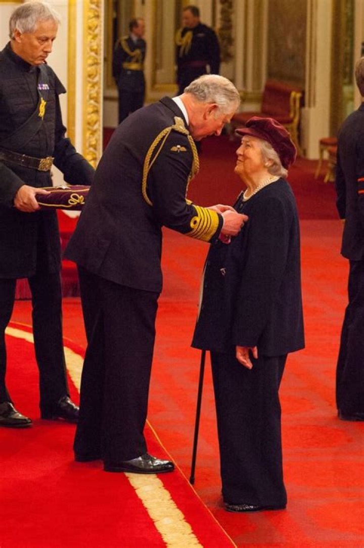 How old is patricia routledge?