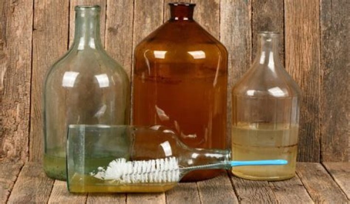 How to clean glass dishware?