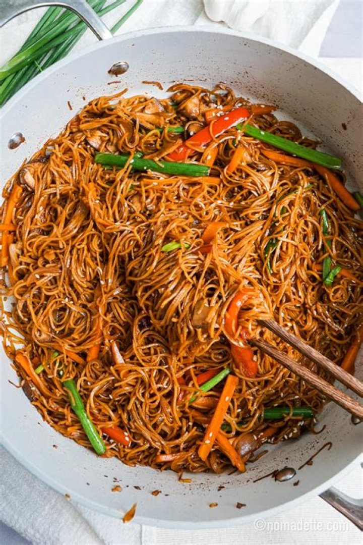 Is chow mein noodles?