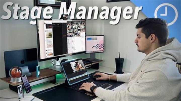 Whats a stage manager?