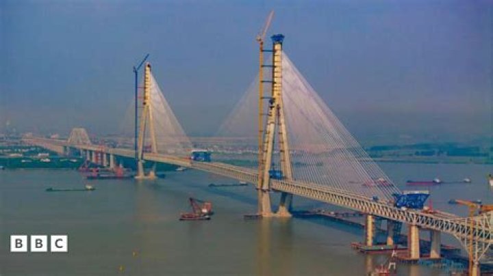 Where is the longest cable stayed bridge in the world?