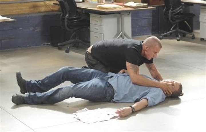 Who dies in prison break?