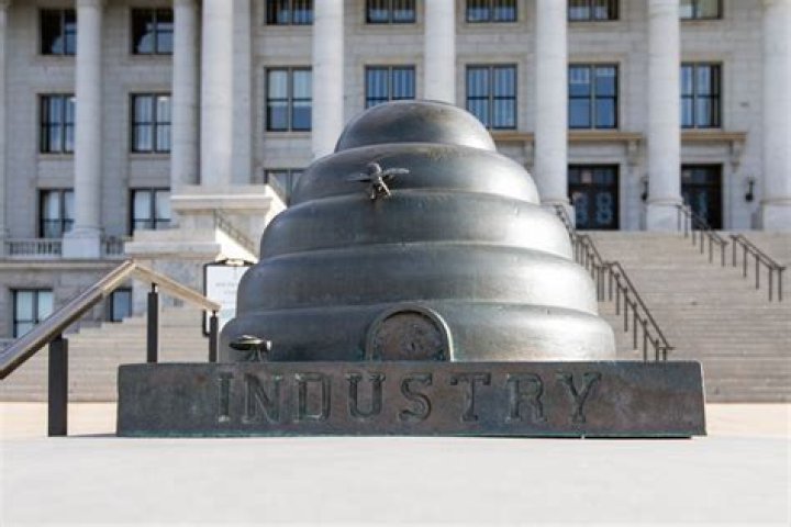 Why are there beehives on utah signs?