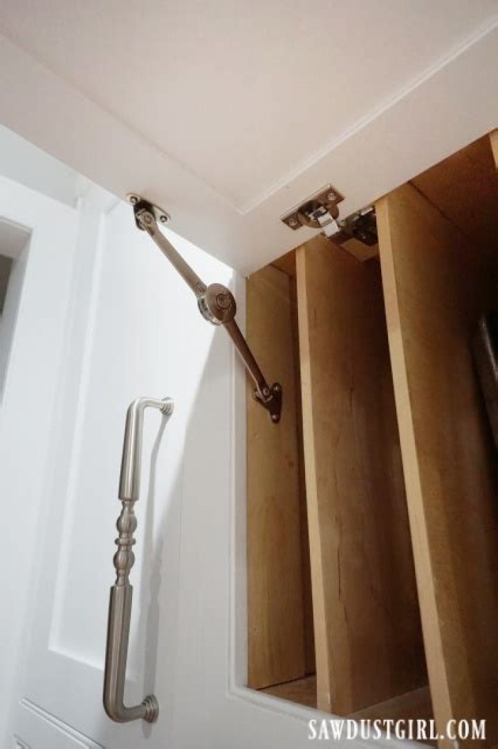 Why cabinet doors stay open?