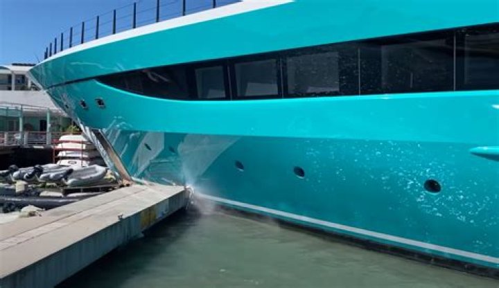 Why did superyacht go crash?